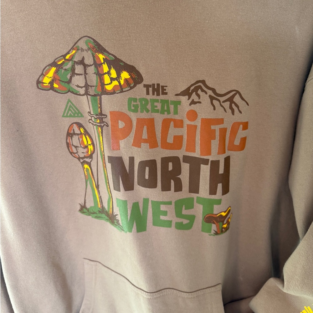 The Great PNW MUSHROOM Hoodie Size Large